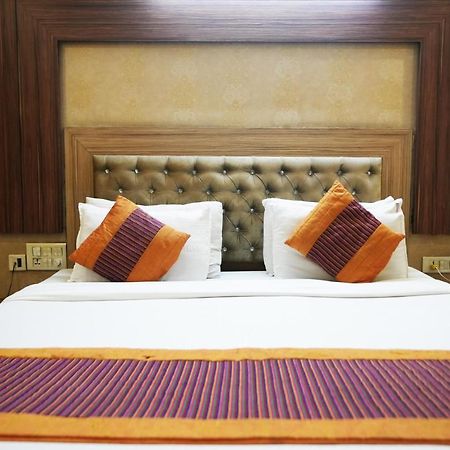 Hotel Classic New Delhi Exteriör bild