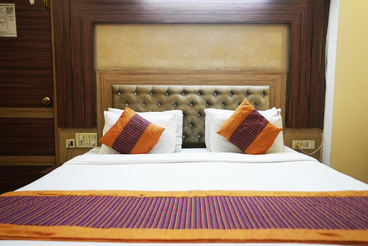 Hotel Classic New Delhi Exteriör bild