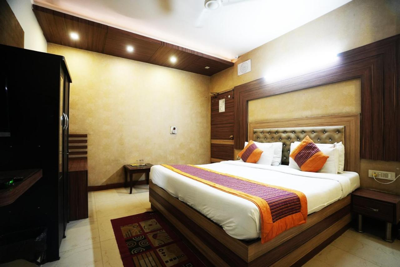 Hotel Classic New Delhi Exteriör bild