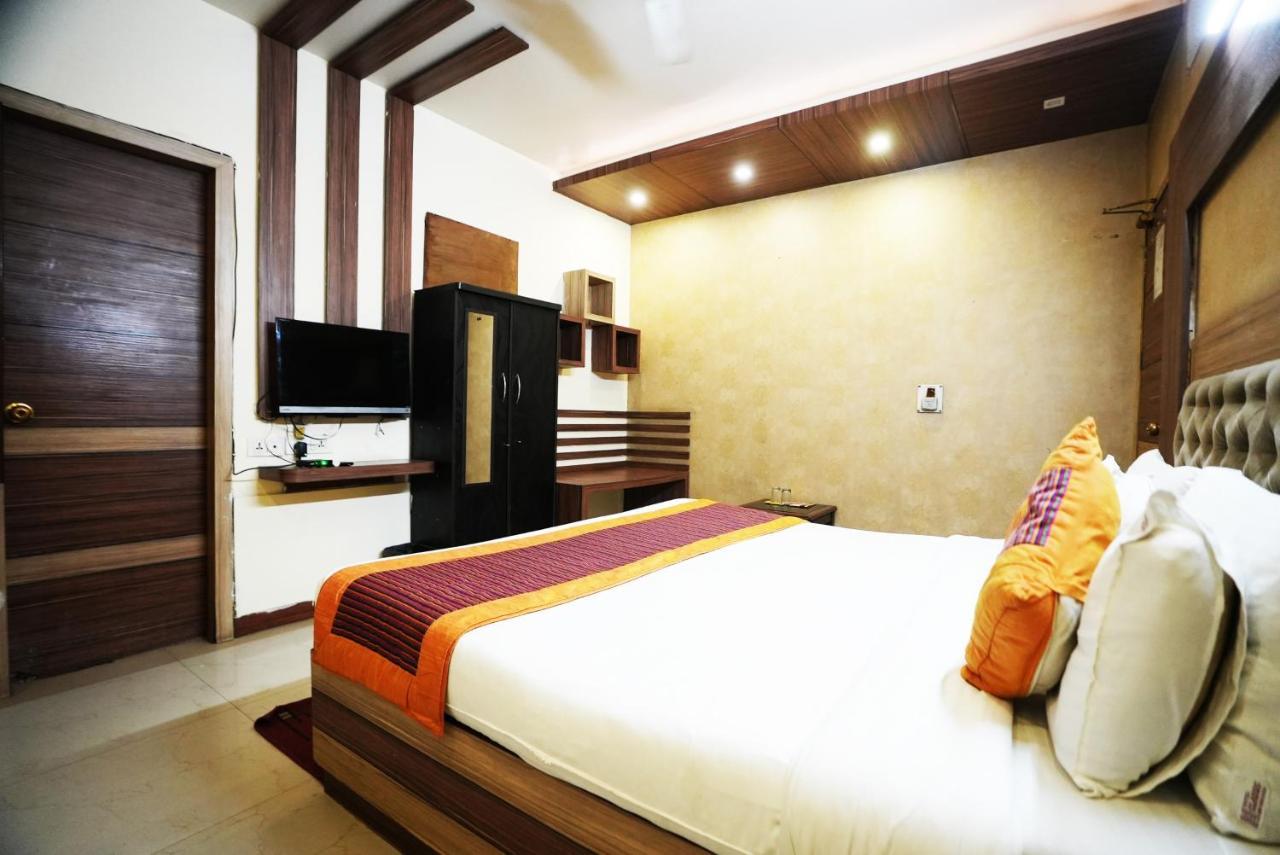 Hotel Classic New Delhi Exteriör bild
