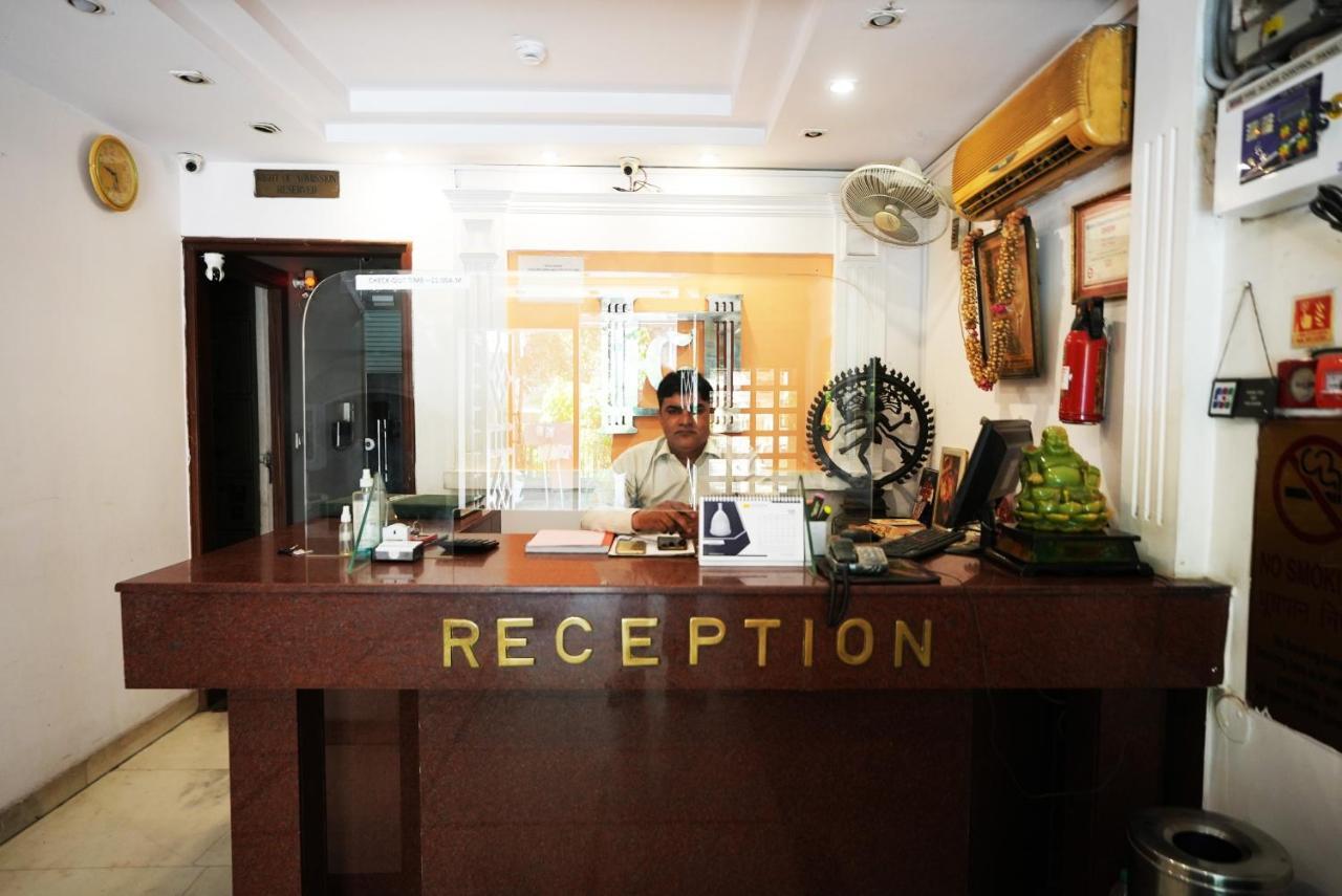 Hotel Classic New Delhi Exteriör bild