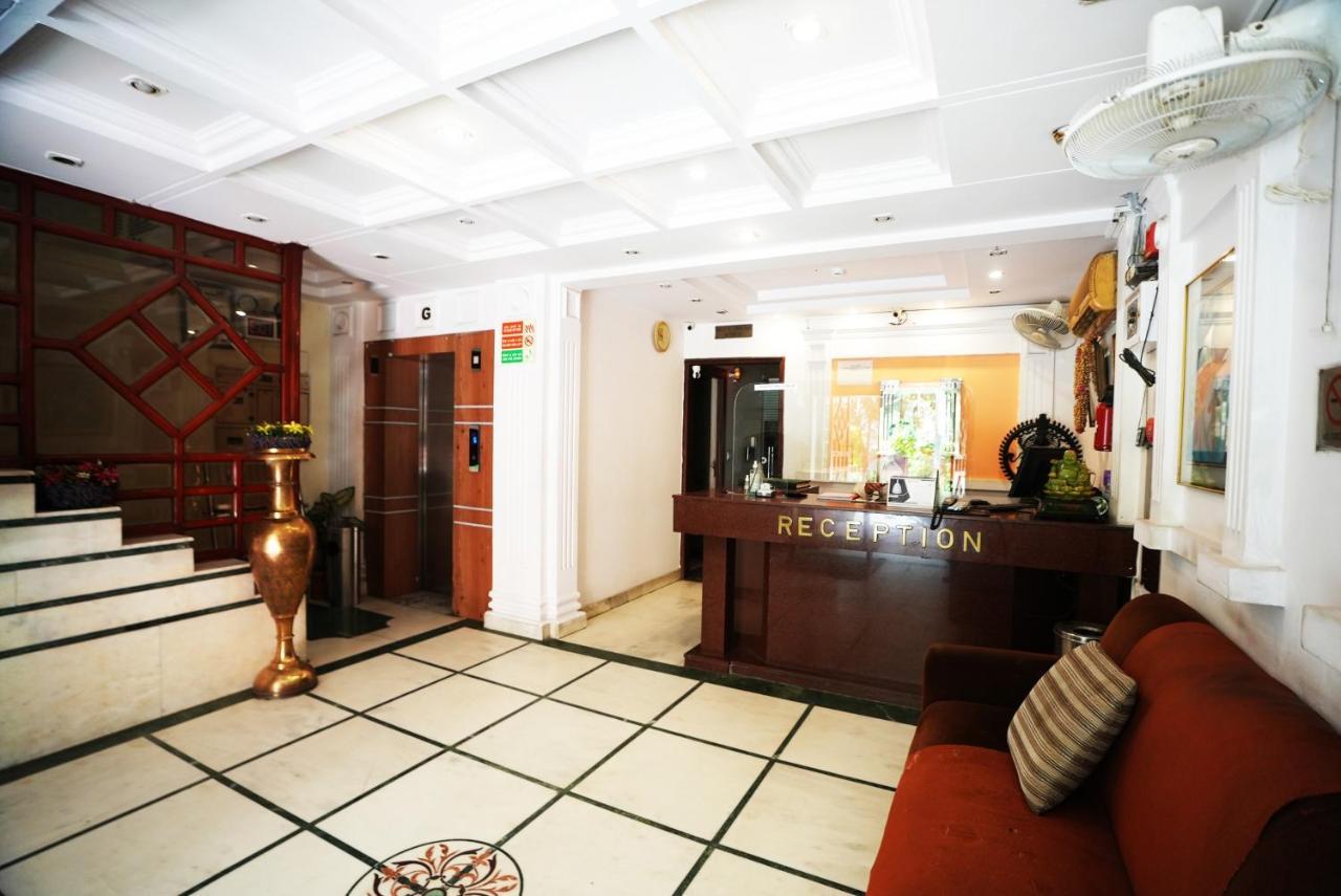Hotel Classic New Delhi Exteriör bild